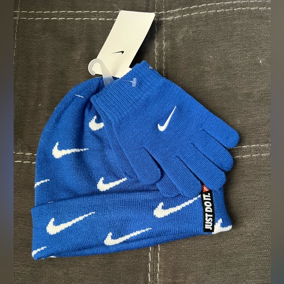Nike Swoosh Repeat Beanie & Gloves Big Kids 2-Piece Set 8-20 Royal Blue 9A2988-U - Picture 3 of 3